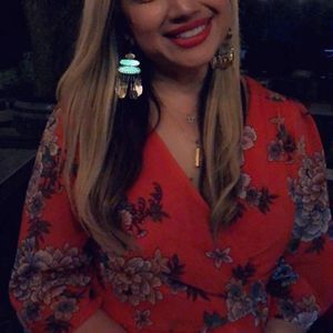 Meet your Posher, Claudia